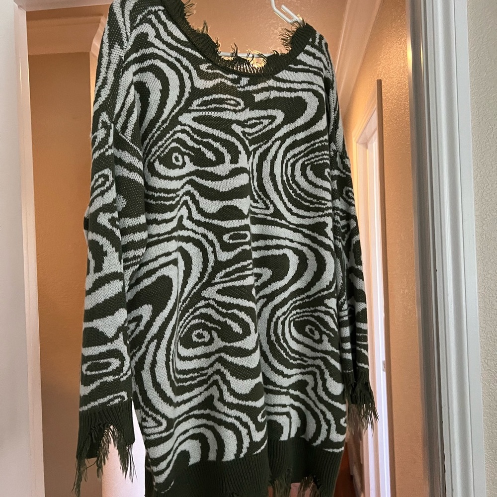 Green and White Patterned Sweater